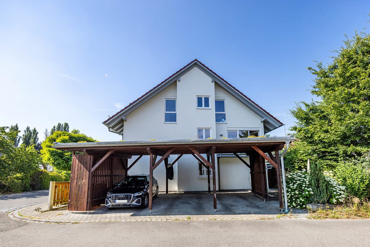 Außenansicht Carport