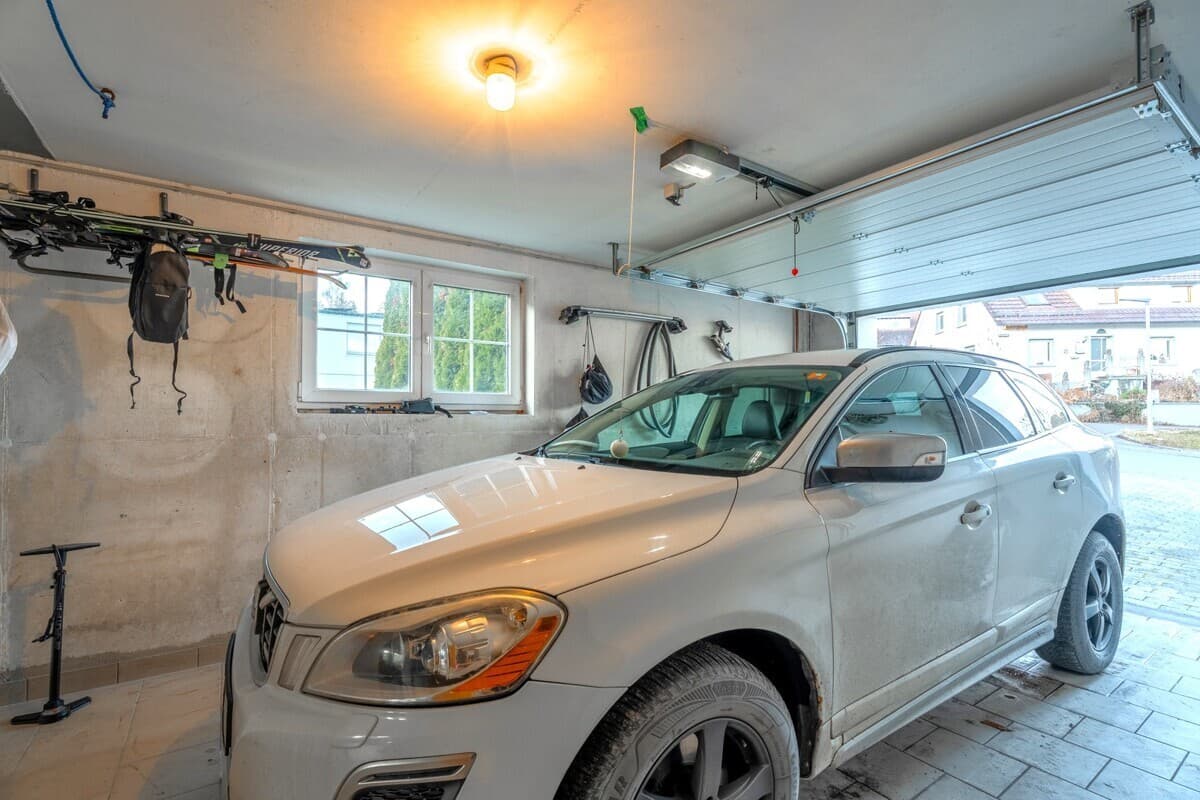 Rechte DHH: Garage 