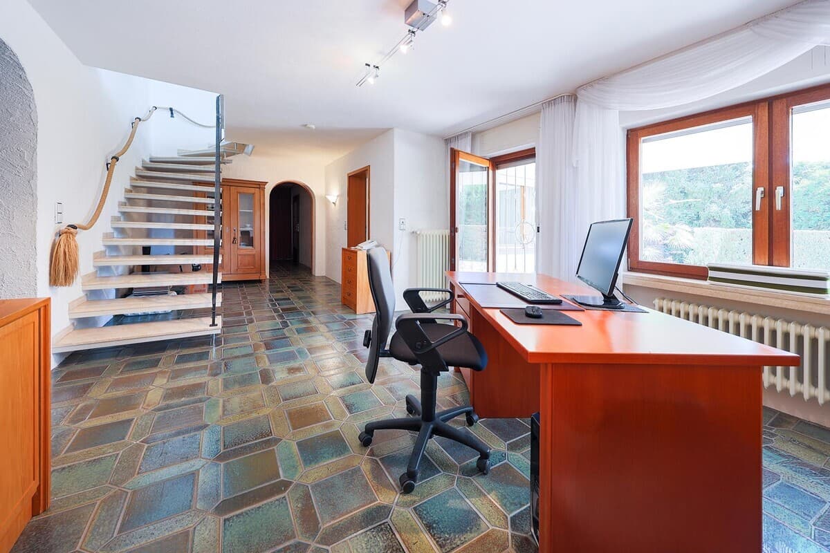 Büro bzw. Wohnen UG
