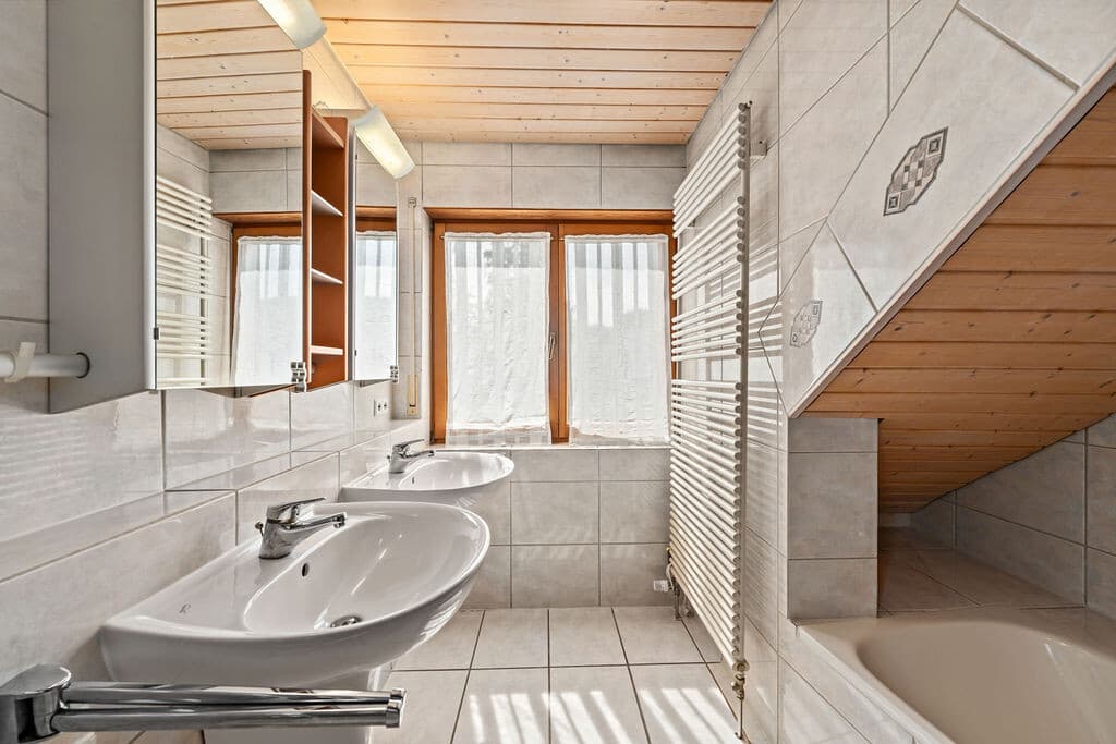 Badezimmer im Dachgeschoss