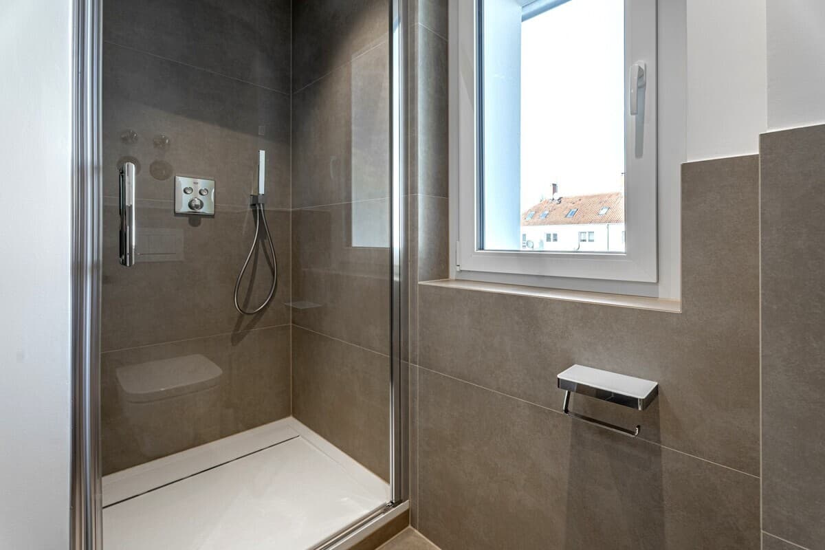 Dusche OG links