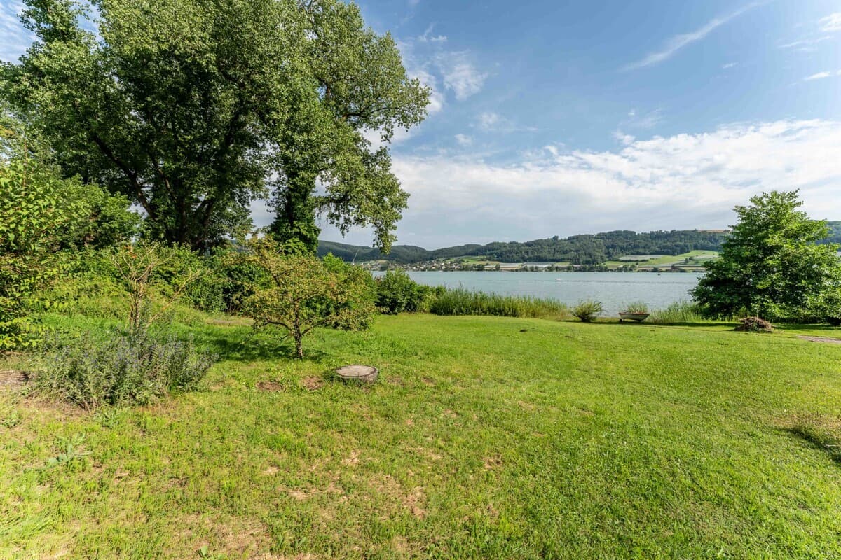 Grundstück mit Blick auf den See