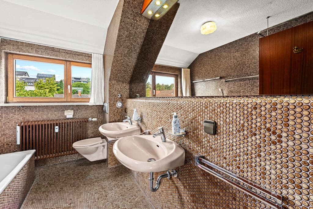 Badezimmer im Dachgeschoss