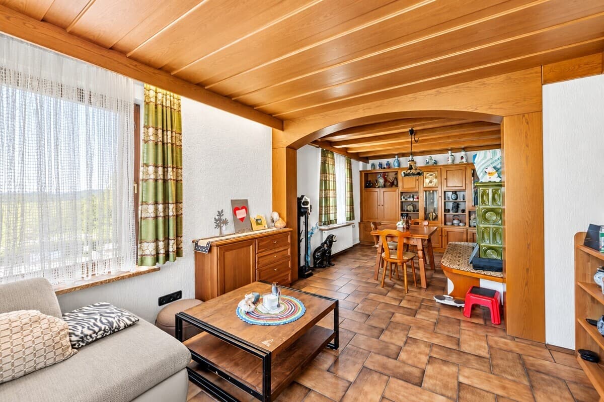 OG Wohnzimmer mit Kachelofen