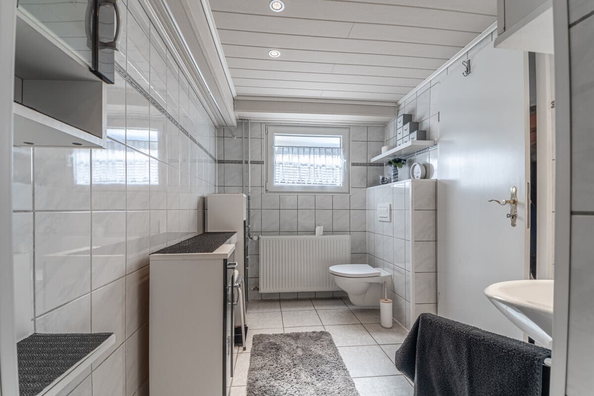 Badezimmer im Untergeschoss