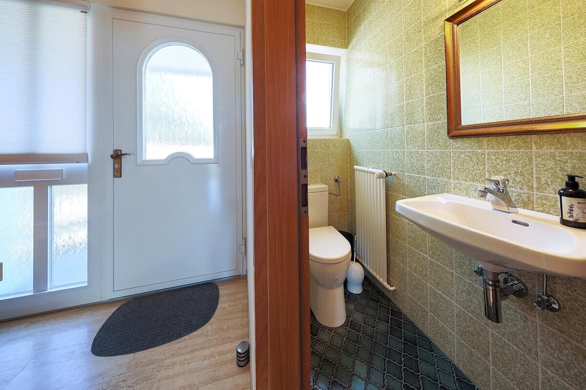 Eingang/Gäste-WC EG