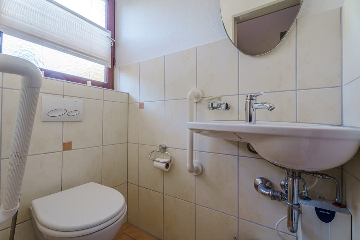 separates WC