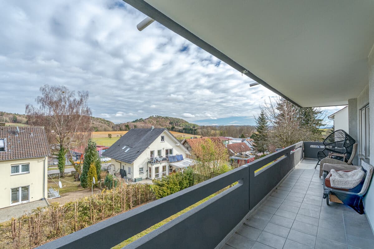 Großzügiger Eckbalkon mit Weitblick – drei Zugänge für maximalen Wohnkomfort