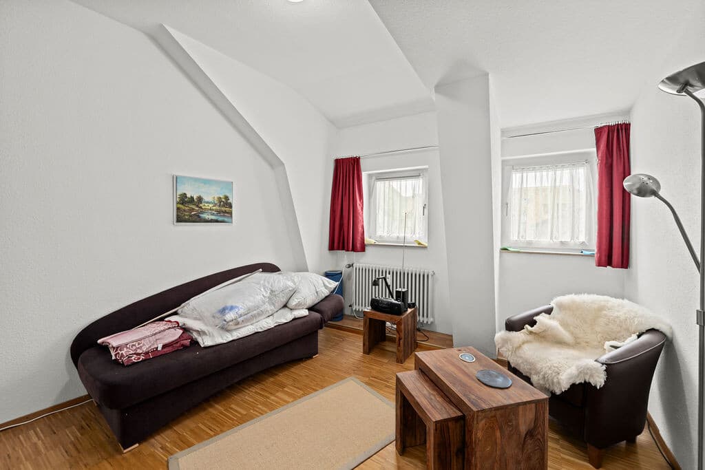 Büro-Kinderzimmer im DG