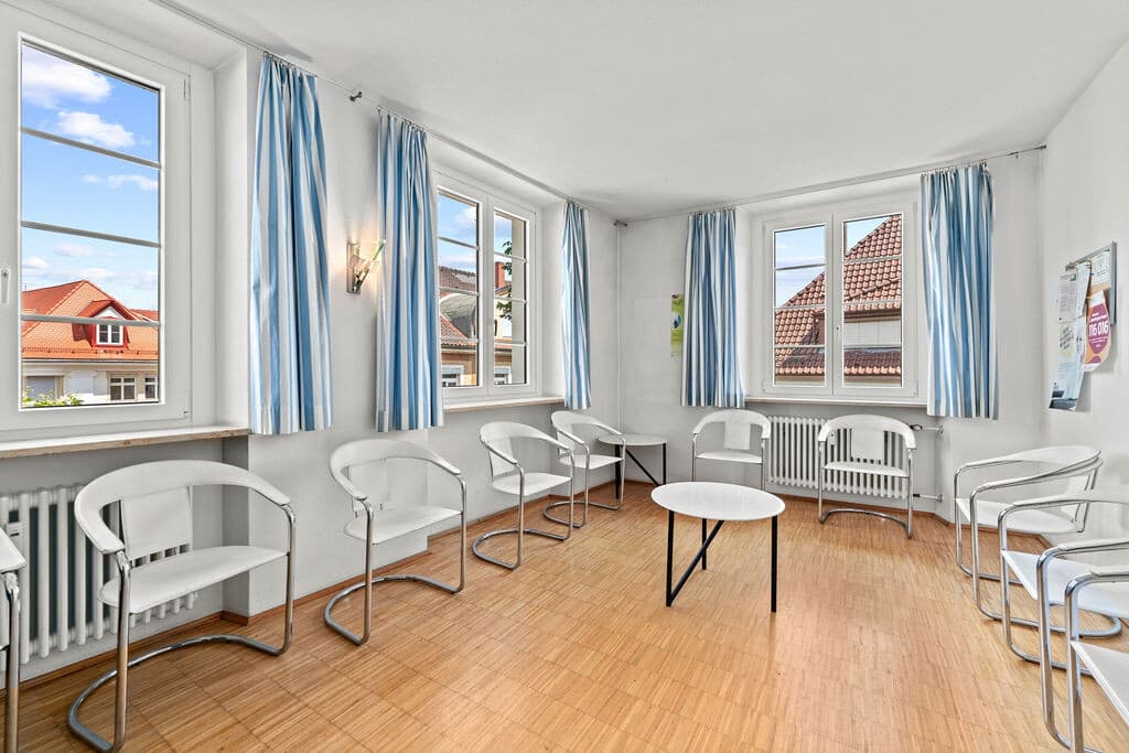 Wartezimmer Gewerbeeinheit im 2.OG