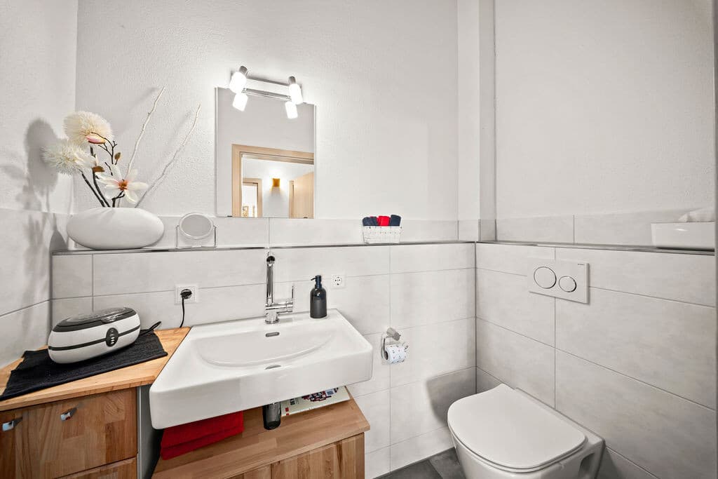 separates WC